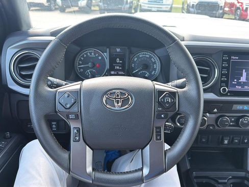 Used 2021 Toyota Tacoma TRD Sport AWD/4WD image 19
