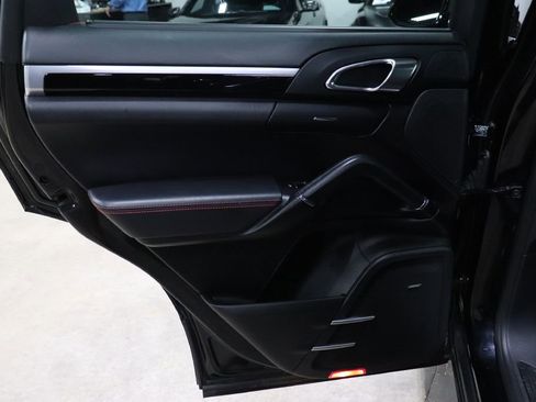 Used 2017 Porsche Cayenne Turbo image 14