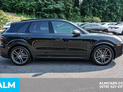 Used 2023 Porsche Cayenne S Platinum w/ Premium Package Plus AWD/4WD image 8