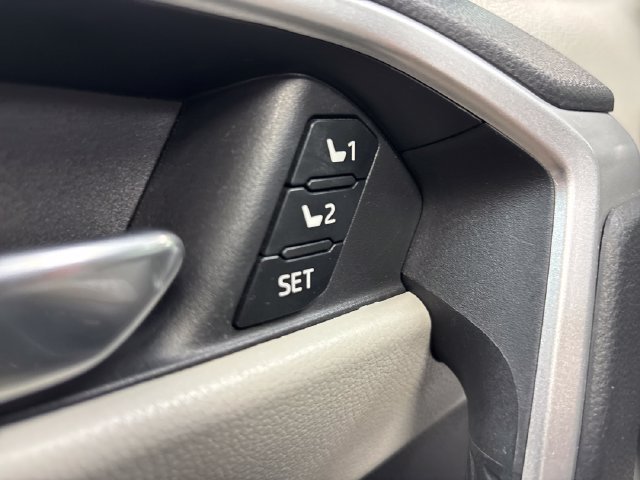 Used 2021 Toyota RAV4 XLE Premium AWD/4WD image 34