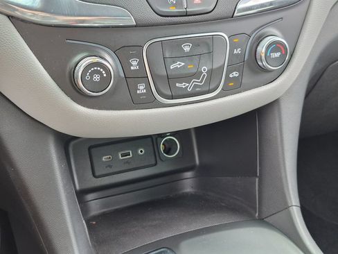 Used 2023 Chevrolet Equinox LS FWD image 18