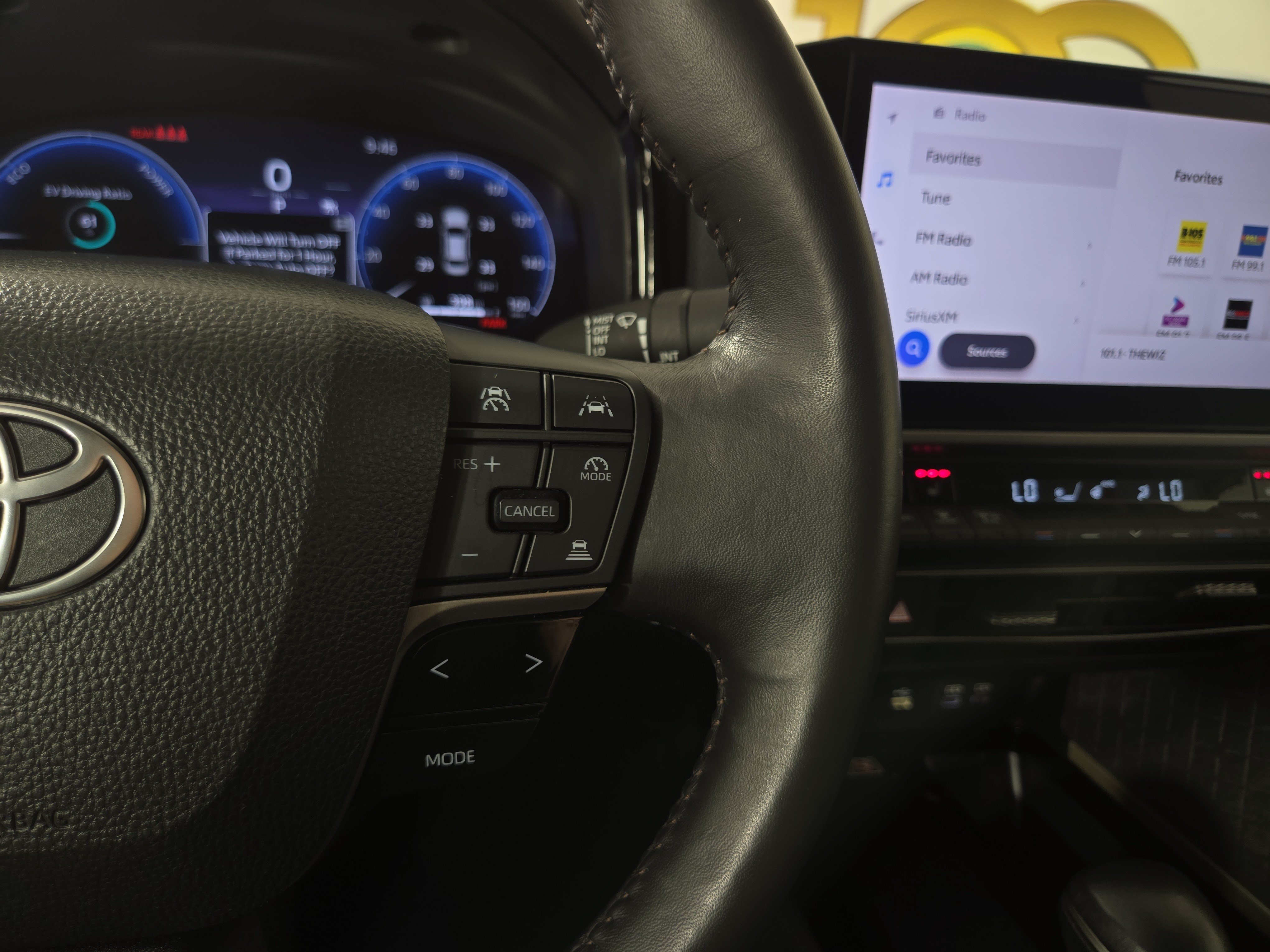 Used 2025 Toyota Camry XLE FWD image 15