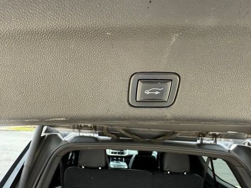 Used 2021 Chevrolet Suburban LT AWD/4WD image 11