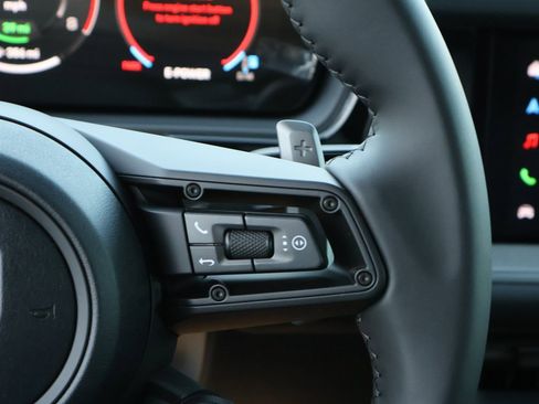 New 2026 Porsche Cayenne S image 33