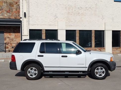 Used 2004 Ford Explorer XLS RWD image 2
