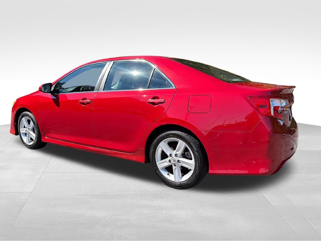 Used 2014 Toyota Camry SE FWD image 4