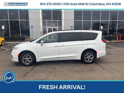 Used 2022 Chrysler Pacifica Limited image 7