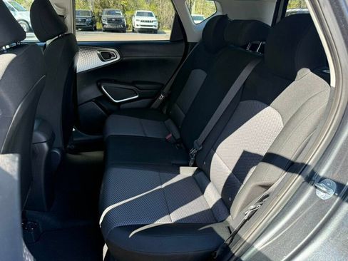 Used 2025 Kia Soul LX w/ LX Technology Package image 7