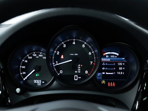 Certified 2025 Porsche Macan image 21