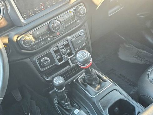 Used 2020 Jeep Wrangler Unlimited Sahara image 34