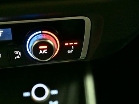 Used 2023 Audi Q3 2.0T Premium image 32