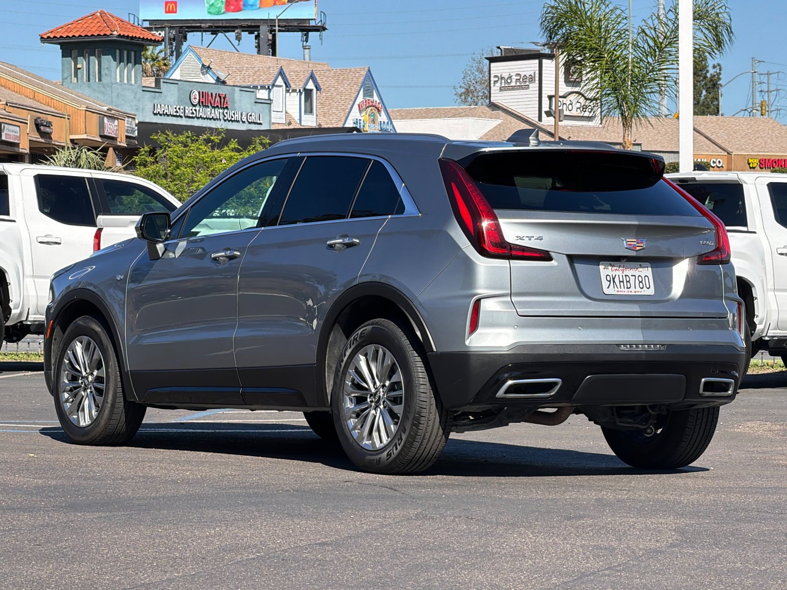 Used 2024 Cadillac XT4 Premium Luxury FWD image 3