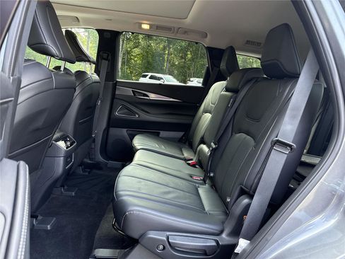 Used 2025 INFINITI QX60 Luxe w/ Vision Package image 9