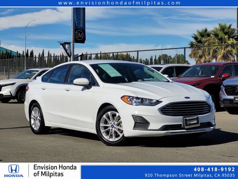 Used 2020 Ford Fusion SE image 1