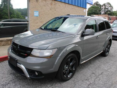 Used 2020 Dodge Journey Crossroad FWD image 3