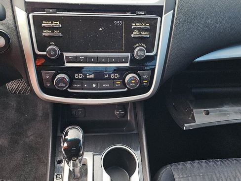 Used 2018 Nissan Altima 2.5 SV FWD image 10