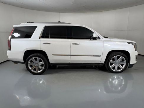 Used 2017 Cadillac Escalade Premium Luxury image 9