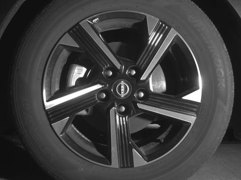 Used 2025 Nissan Sentra SV FWD image 9