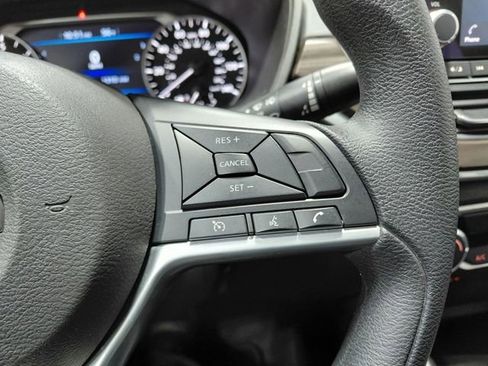 Used 2025 Nissan Altima 2.5 SV image 34