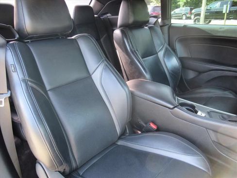 Used 2018 Dodge Challenger R/T Plus RWD image 9