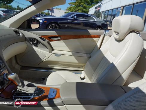 Used 2009 Mercedes-Benz SL 550 w/ Premium I Pkg image 22