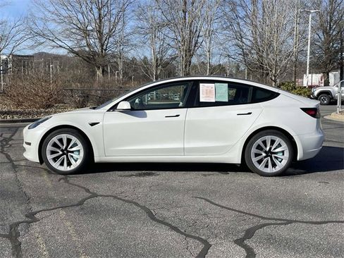 Used 2023 Tesla Model 3 Standard Range image 2