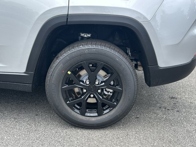 New 2026 Jeep Grand Cherokee Altitude RWD image 19