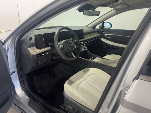 Used 2025 Hyundai Sonata SEL FWD image 12