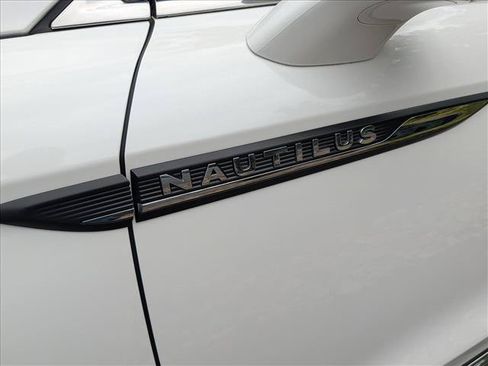 Used 2023 Lincoln Nautilus Reserve AWD/4WD image 10