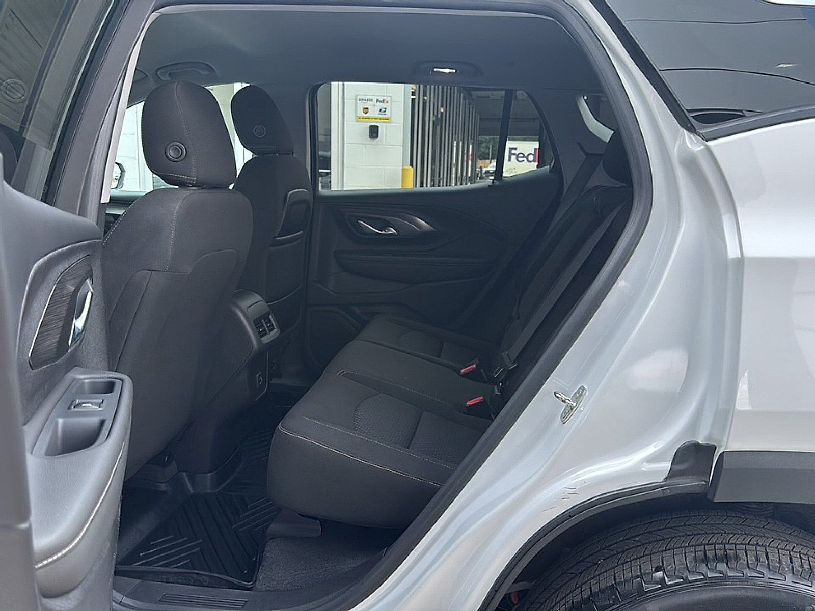 Used 2024 GMC Terrain SLE FWD image 17
