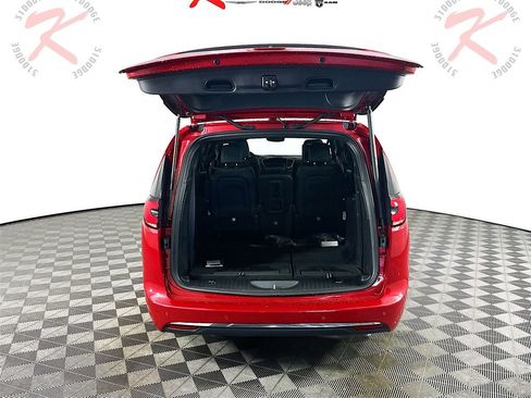 New 2025 Chrysler Pacifica Select w/ Uconnect Theater Family Group image 16