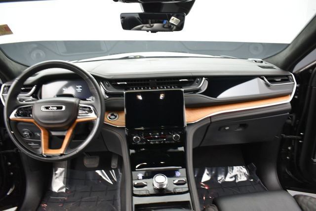 Used 2024 Jeep Grand Cherokee Summit AWD/4WD image 10