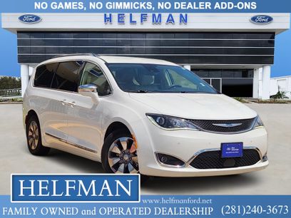 Used 2020 Chrysler Pacifica Limited w/ Advanced Safetytec Group