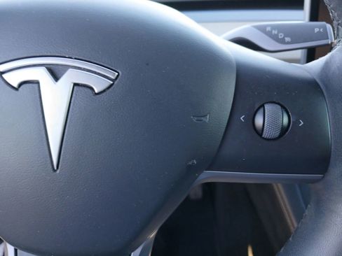 Used 2023 Tesla Model Y Long Range image 29