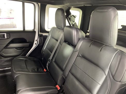 Used 2019 Jeep Wrangler Unlimited Sahara w/ Quick Order Package 24M Moab AWD/4WD image 32