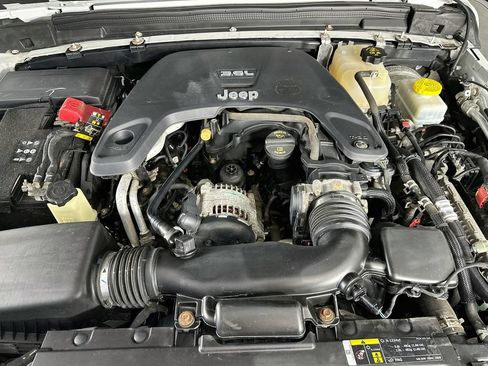 Used 2020 Jeep Wrangler Sport AWD/4WD image 31