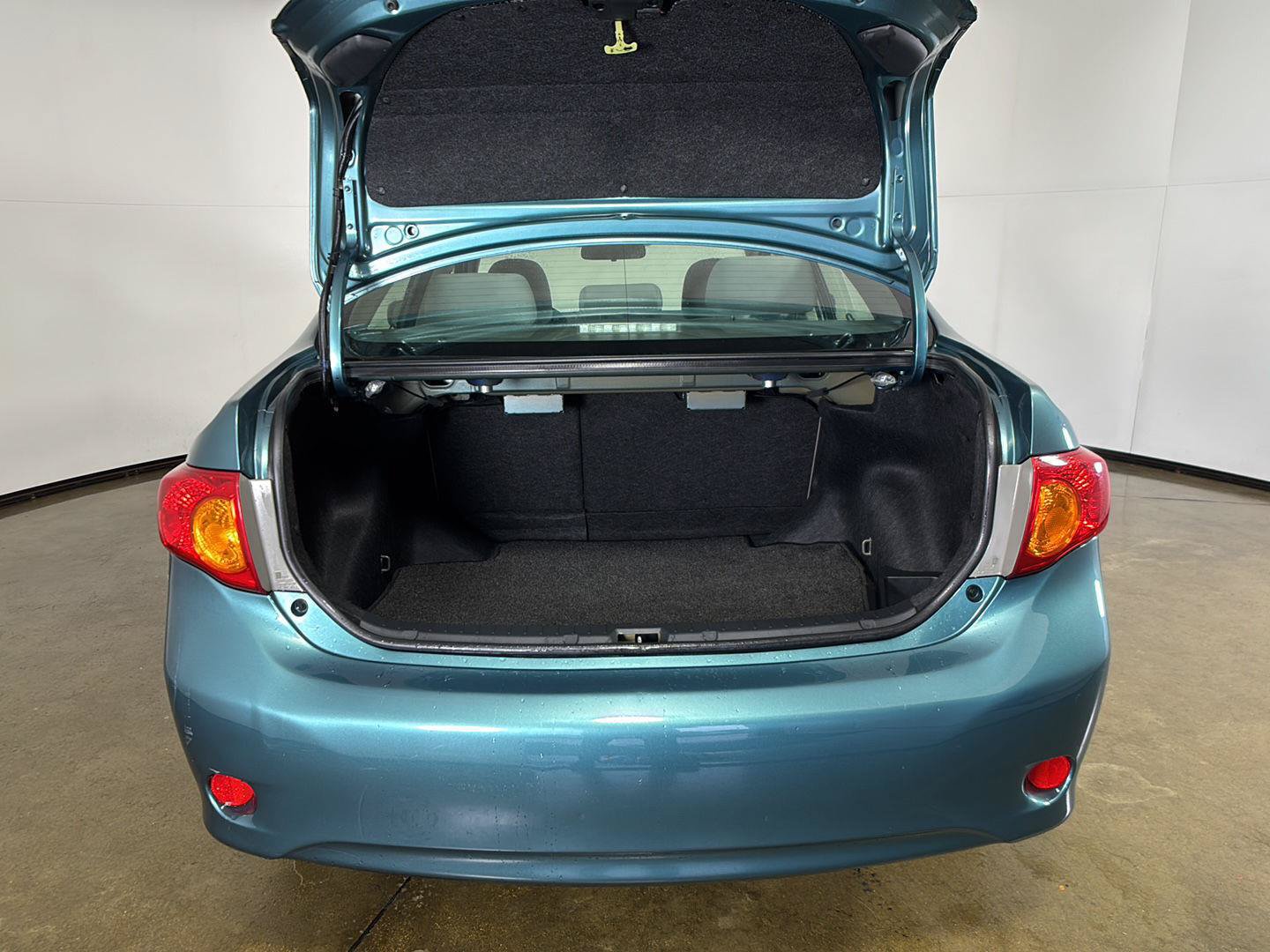 Used 2009 Toyota Corolla LE w/ All Weather Guard Pkg FWD image 23