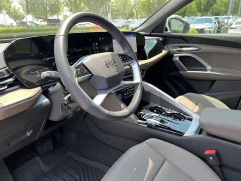 Certified 2025 Audi Q5 Premium w/ Convenience Package AWD/4WD image 17