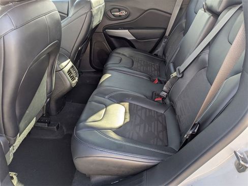 Used 2022 Jeep Cherokee Latitude w/ Sun & Sound Group image 22