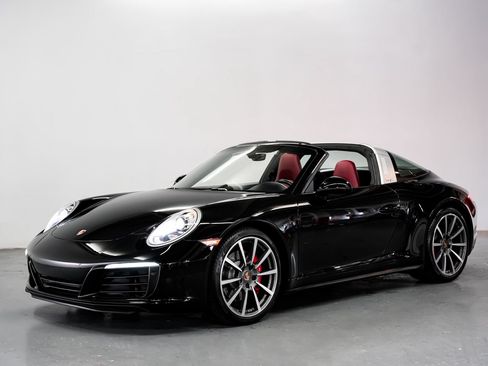 Used 2018 Porsche 911 Targa 4S AWD/4WD image 6