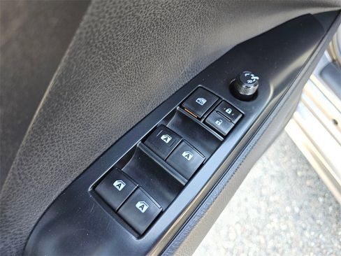 Used 2020 Toyota Camry SE image 18