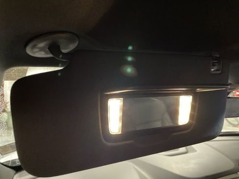 Used 2023 Chevrolet Traverse LT image 33