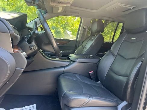 Used 2018 Cadillac Escalade ESV Premium Luxury RWD image 13