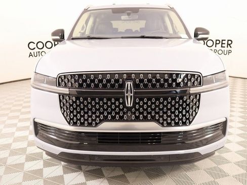 New 2025 Lincoln Navigator Reserve image 9