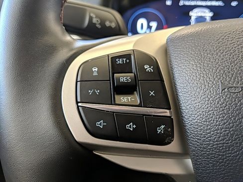 Used 2025 Ford Explorer Active w/ Active Comfort Package image 17