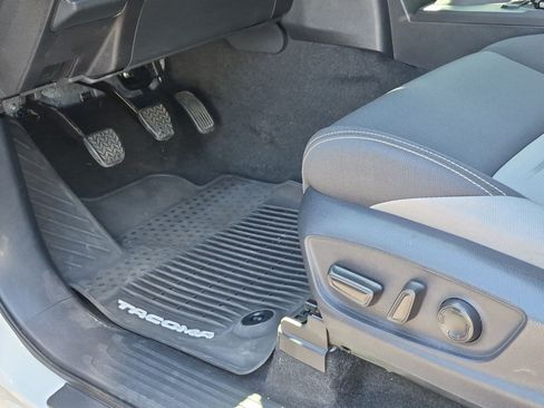 Used 2024 Toyota Tacoma TRD Off-Road w/ TRD Off Road Upgrade Package AWD/4WD image 17