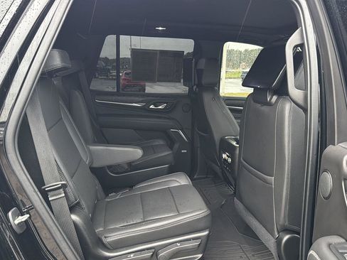 Used 2021 GMC Yukon Denali w/ Denali Premium Package image 11