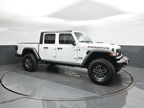 Used 2025 Jeep Gladiator Mojave w/ Convenience Group image 17