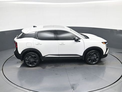 New 2026 Nissan Kicks SR FWD image 32