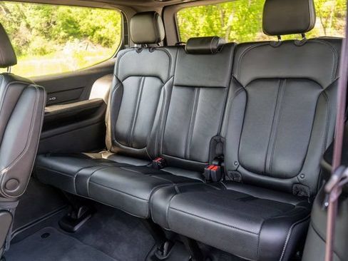 Used 2023 Jeep Wagoneer Series III w/ Premium Group I AWD/4WD image 13